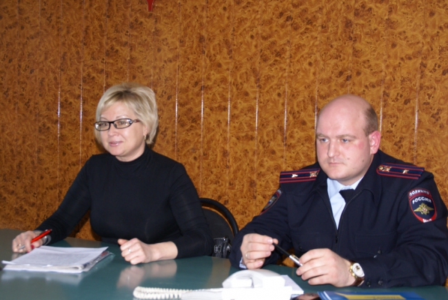 Полицейские и почтальоны устроили рейд по квартирам пенсионеров