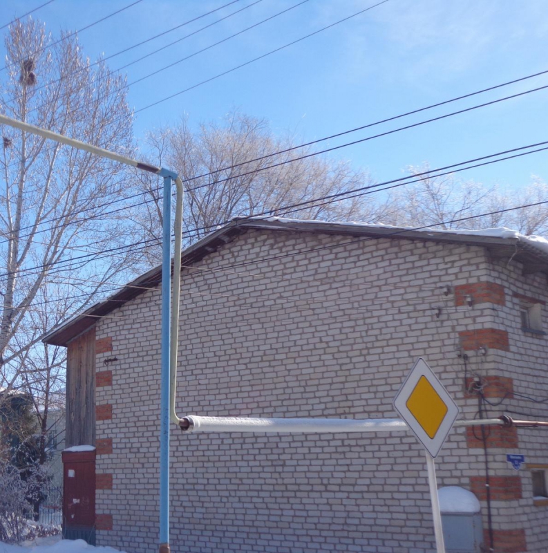 В Ершове прокуроры заставили УК очистить крышу дома от снега