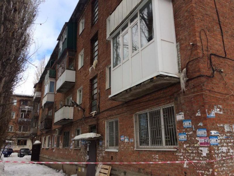 Гибель пенсионера от глыбы льда в Энгельсе. УК игнорировала требования закона