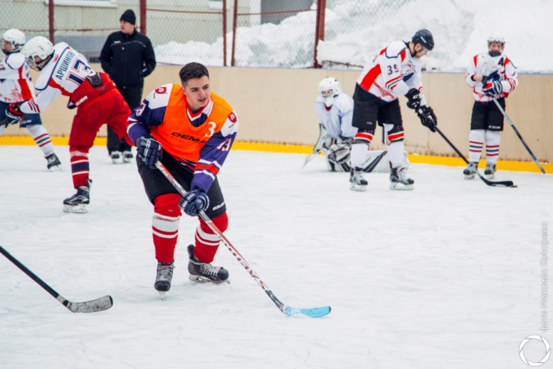 Хоккеисты СГЮА одержали победу в матче с «Кристаллом»
