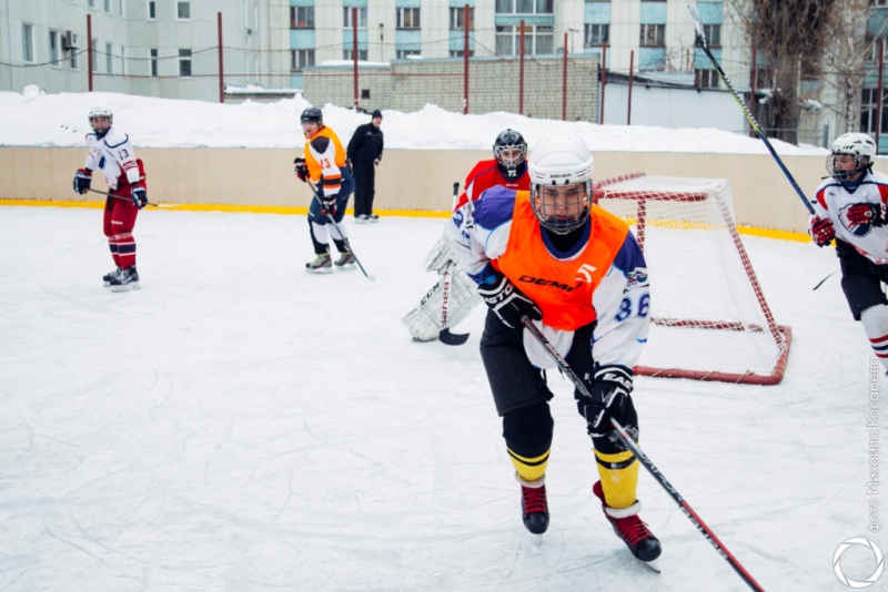 Хоккеисты СГЮА одержали победу в матче с «Кристаллом»