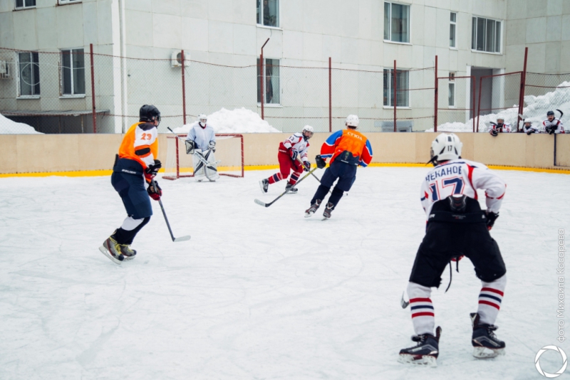 Хоккеисты СГЮА одержали победу в матче с «Кристаллом»