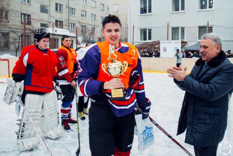Хоккеисты СГЮА одержали победу в матче с «Кристаллом»