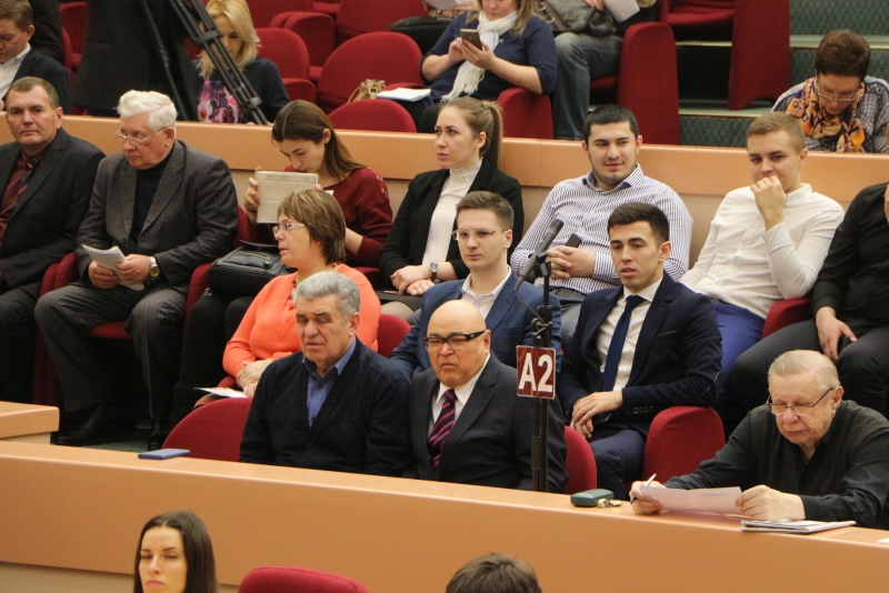 Иван Кузьмин призвал не выселять саратовцев из аварийных домов на другой конец города