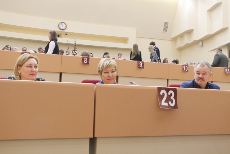 Иван Кузьмин призвал не выселять саратовцев из аварийных домов на другой конец города