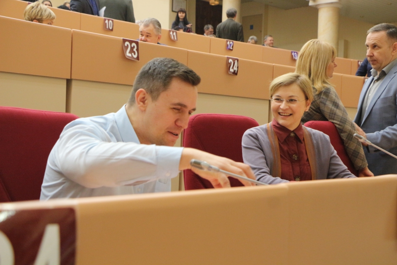 Иван Кузьмин призвал не выселять саратовцев из аварийных домов на другой конец города