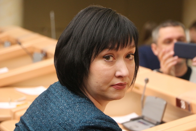 Иван Кузьмин призвал не выселять саратовцев из аварийных домов на другой конец города