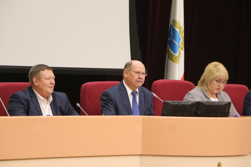 Иван Кузьмин призвал не выселять саратовцев из аварийных домов на другой конец города