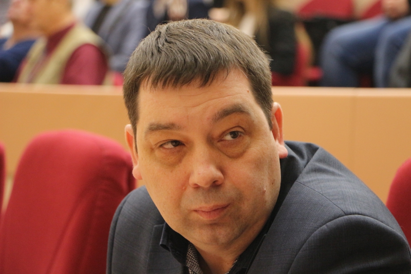 Иван Кузьмин призвал не выселять саратовцев из аварийных домов на другой конец города