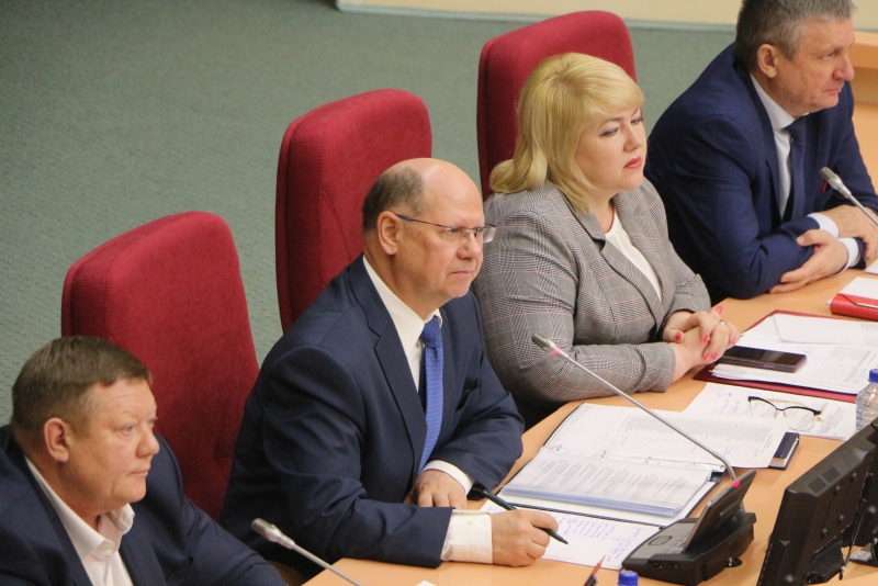 Иван Кузьмин призвал не выселять саратовцев из аварийных домов на другой конец города