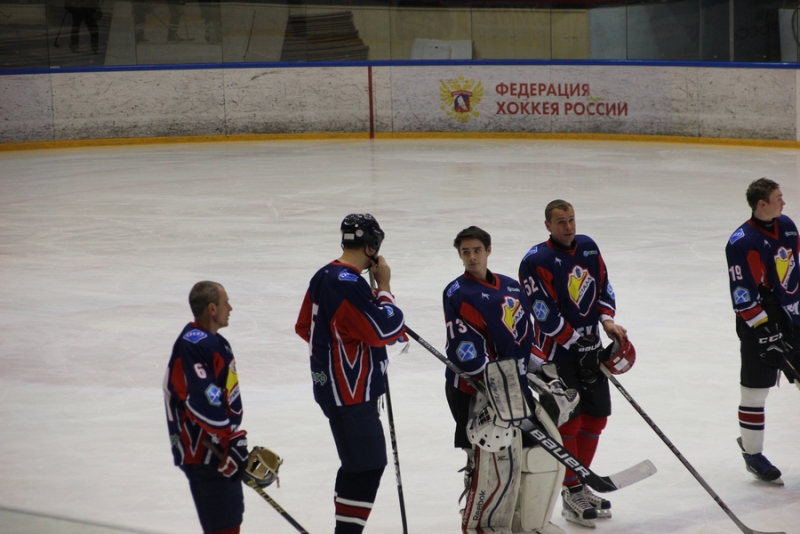 Саратовский министр и депутат победили в хоккейном матче