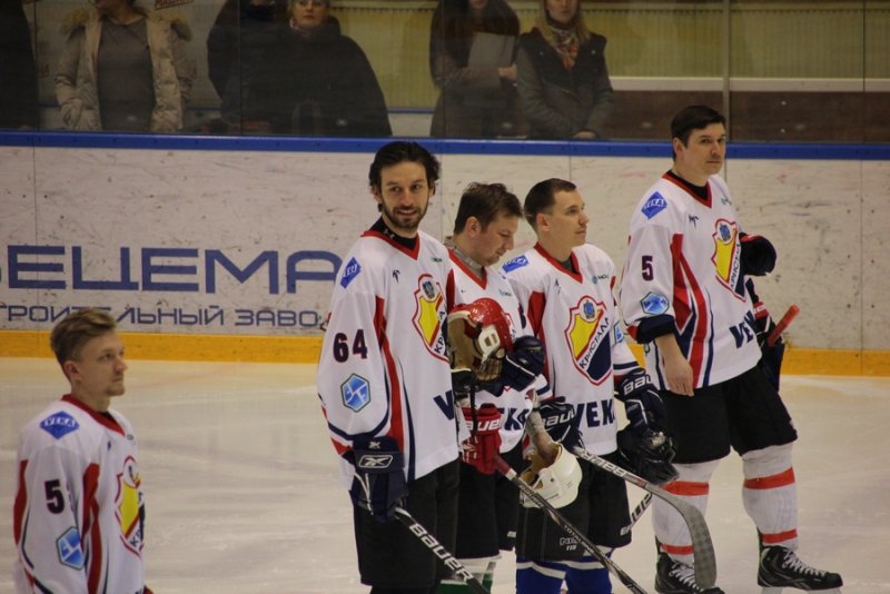 Саратовский министр и депутат победили в хоккейном матче