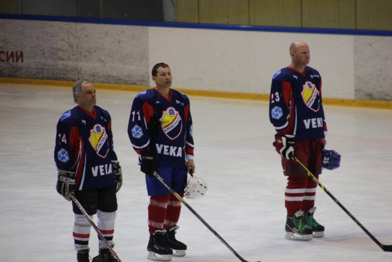 Саратовский министр и депутат победили в хоккейном матче