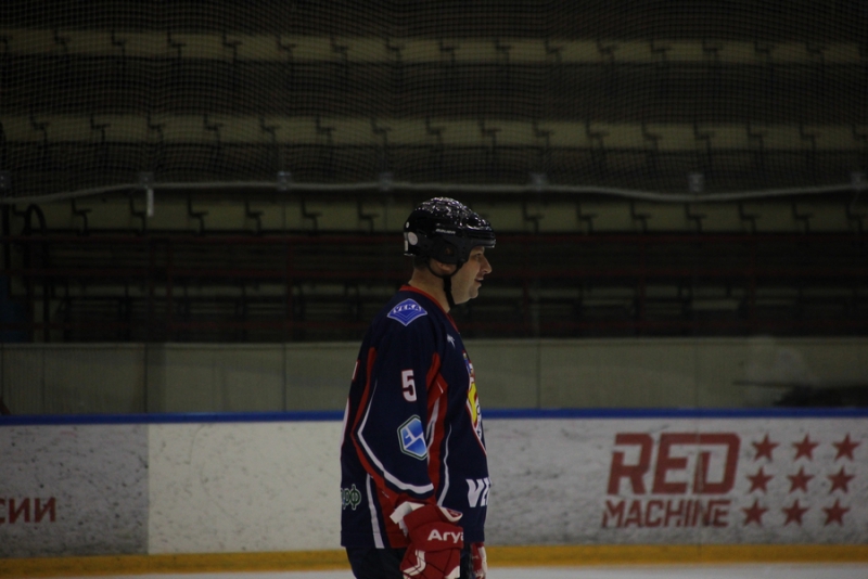 Саратовский министр и депутат победили в хоккейном матче