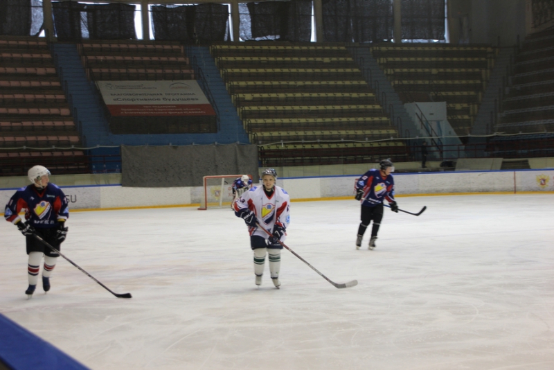 Саратовский министр и депутат победили в хоккейном матче