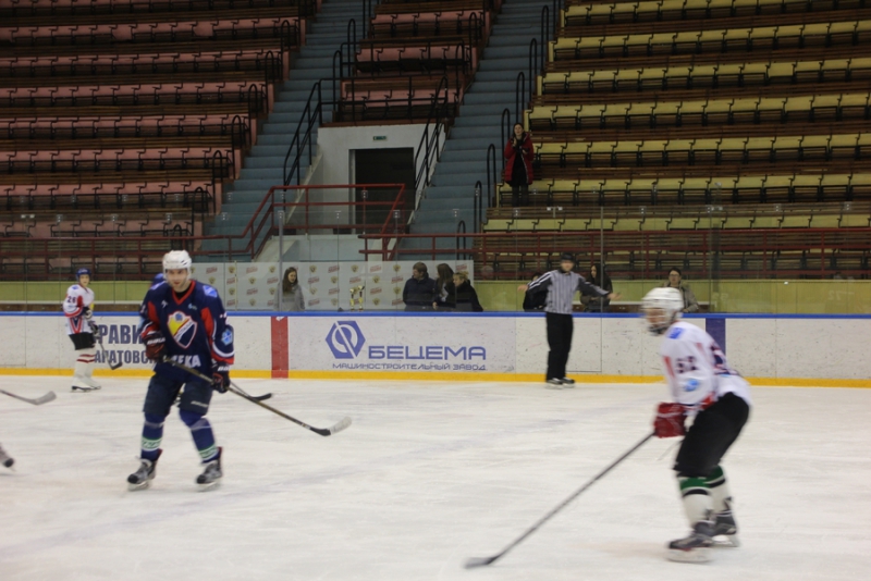 Саратовский министр и депутат победили в хоккейном матче