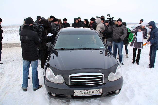 Юрий Моисеев презентовал новый аэропорт на багажнике служебного авто