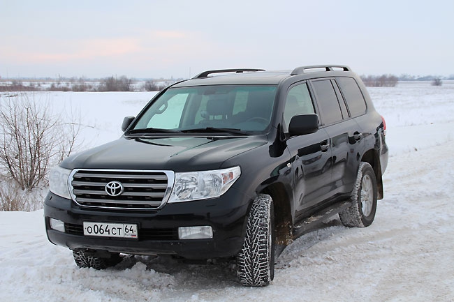 Юрий Моисеев презентовал новый аэропорт на багажнике служебного авто