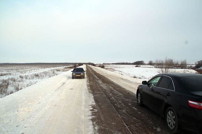 Юрий Моисеев презентовал новый аэропорт на багажнике служебного авто