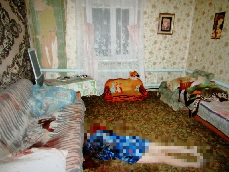 Под Саратовом гость устроил поножовщину: друг ранен, его мать убита