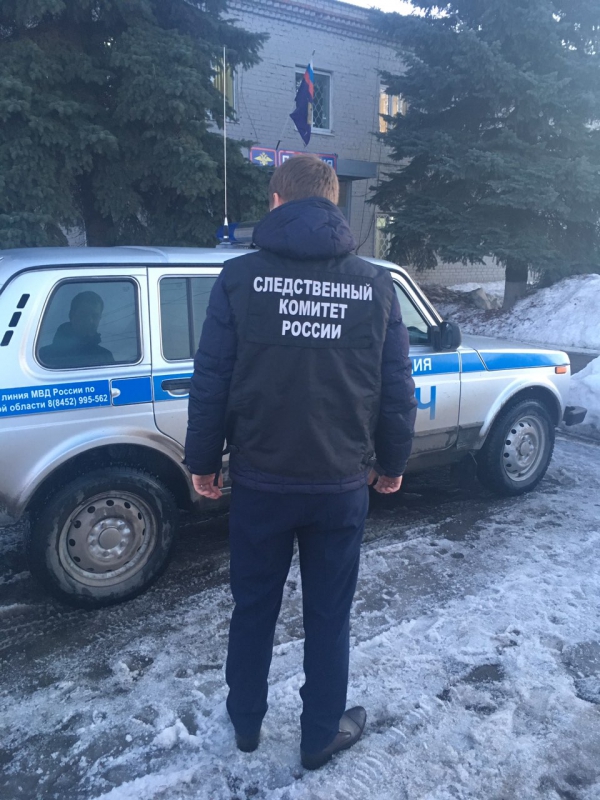 Под Саратовом гость устроил поножовщину: друг ранен, его мать убита