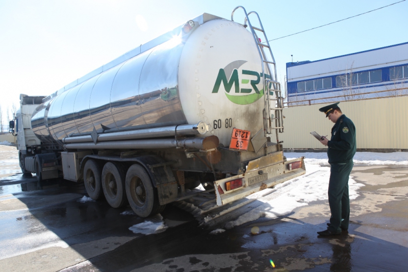 В Саратовскую область из Грузии привезли цистерну спирта с поддельными документами