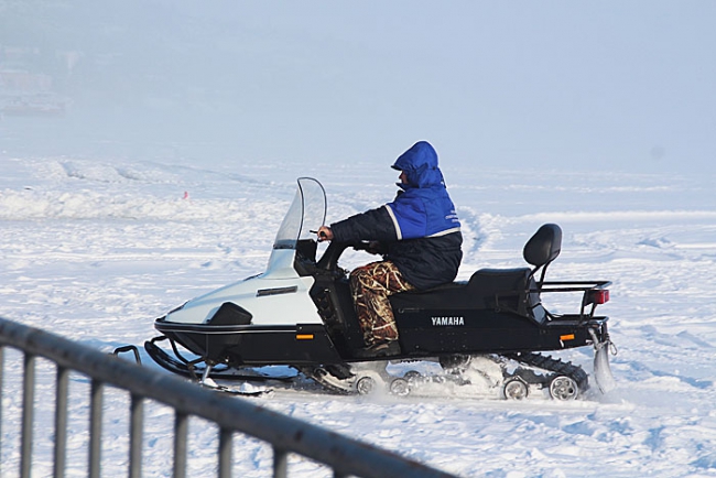 Несколько тысяч саратовцев отметили Крещение омовением в проруби