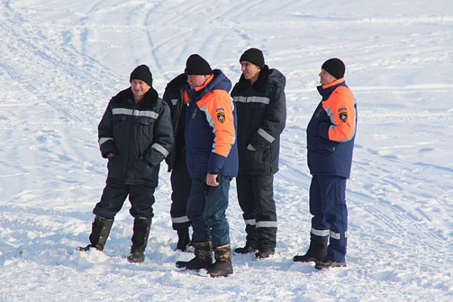 Несколько тысяч саратовцев отметили Крещение омовением в проруби