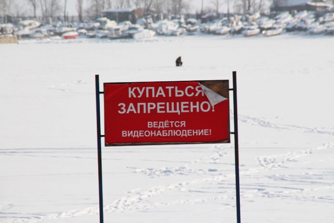 Несколько тысяч саратовцев отметили Крещение омовением в проруби