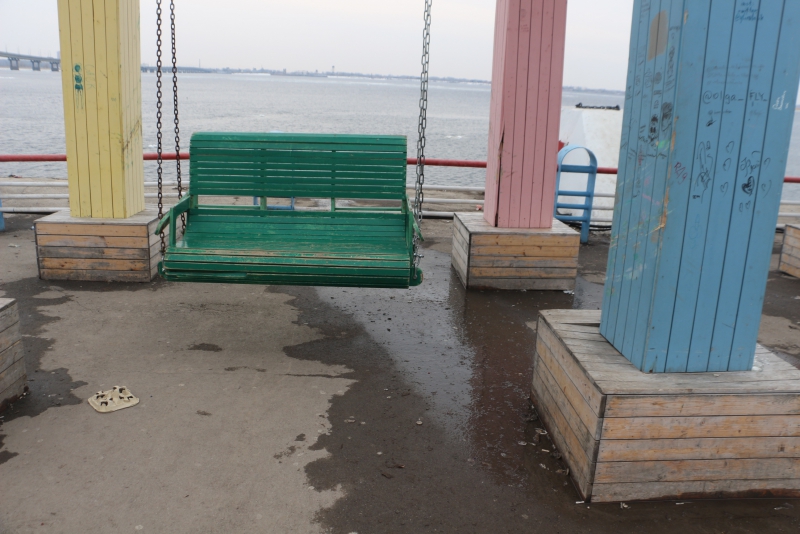 Участок набережной Саратова превратился в мусорную свалку