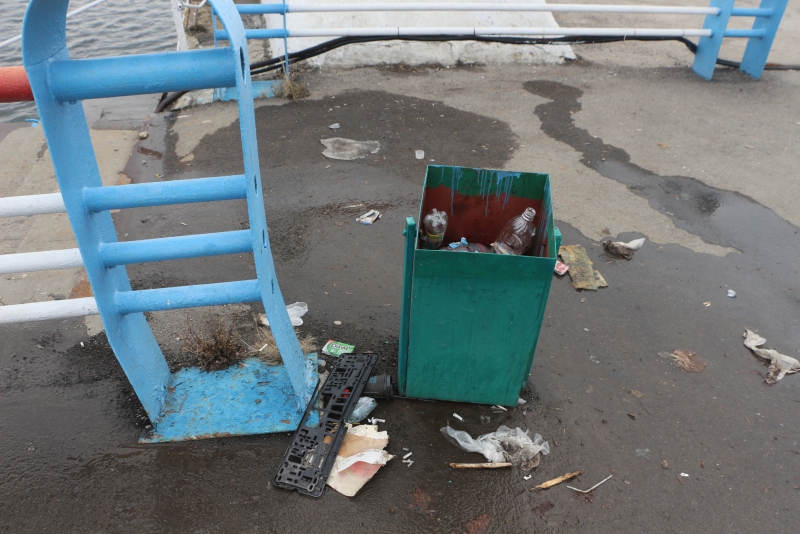 Участок набережной Саратова превратился в мусорную свалку