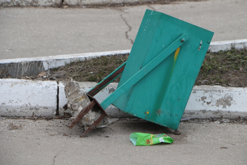 Участок набережной Саратова превратился в мусорную свалку