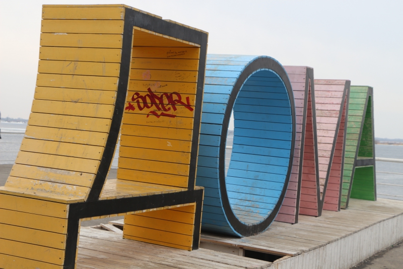 Участок набережной Саратова превратился в мусорную свалку