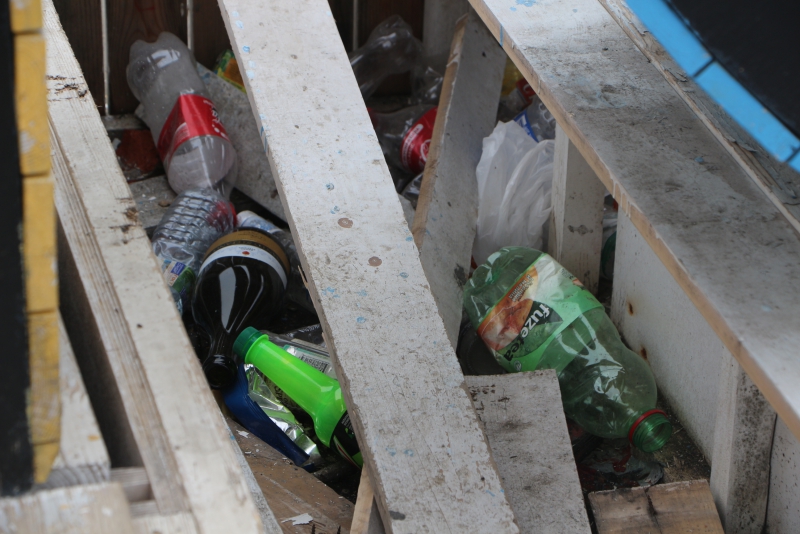 Участок набережной Саратова превратился в мусорную свалку