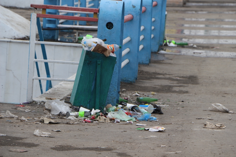 Участок набережной Саратова превратился в мусорную свалку