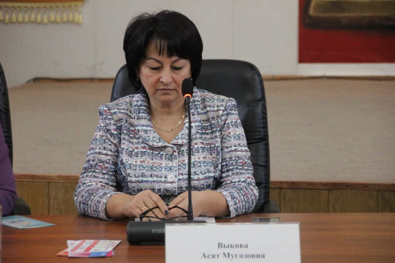 Саратовские общественники и депутаты сделали зарядку в областной библиотеке