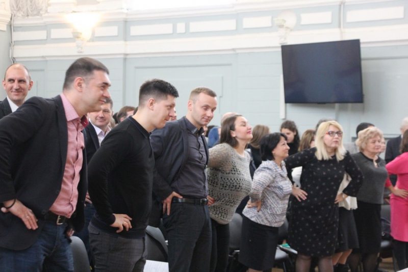 Саратовские общественники и депутаты сделали зарядку в областной библиотеке