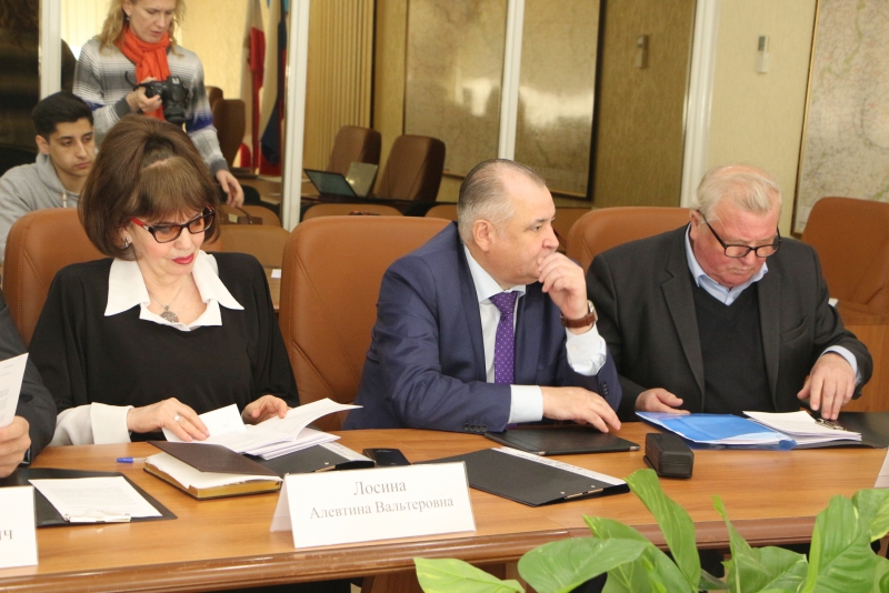 В Саратовской области планируют запретить продажу спиртного вблизи детских площадок