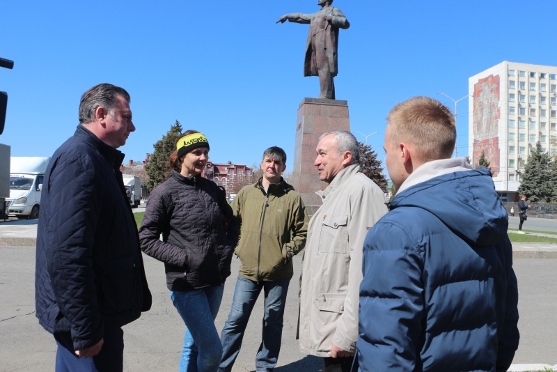 На Театральной площади вырубят 50-летние голубые ели и заменят молодыми