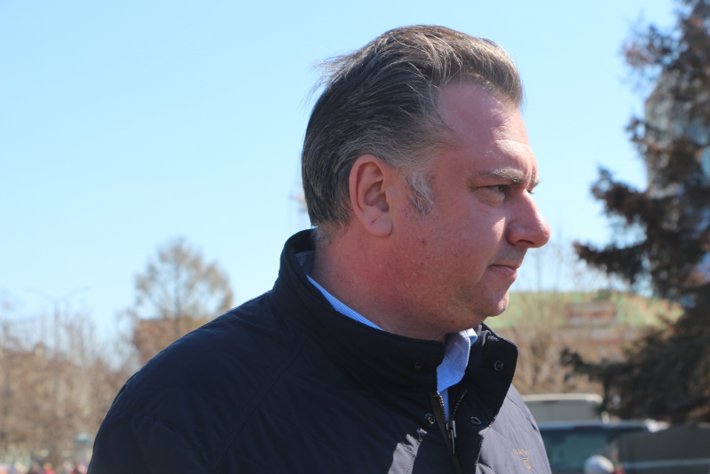 На Театральной площади вырубят 50-летние голубые ели и заменят молодыми