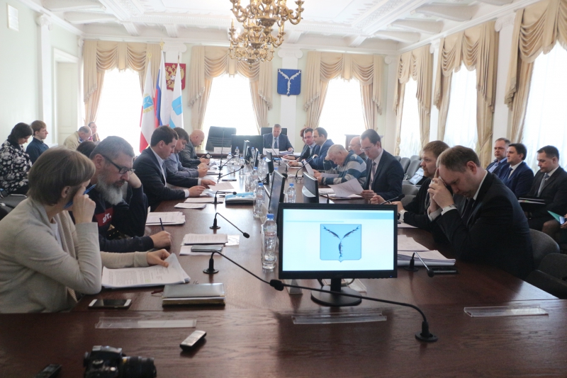 В бюджет Саратова заводят миллиард на новую коммунальную технику и увеличение штата дорожников