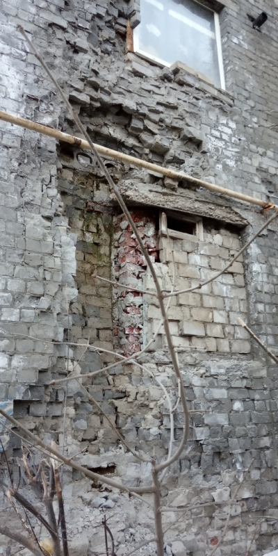 В Заводском районе разваливается прогнивший с 1 по 5 этаж дом