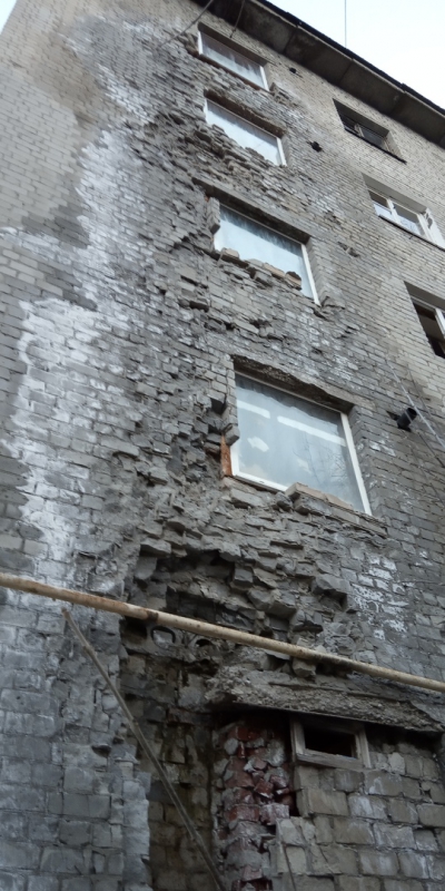 В Заводском районе разваливается прогнивший с 1 по 5 этаж дом