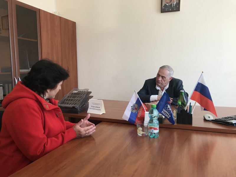 Василий Максимов обсудил с саратовской общественностью проблему привлечения медиков в районы