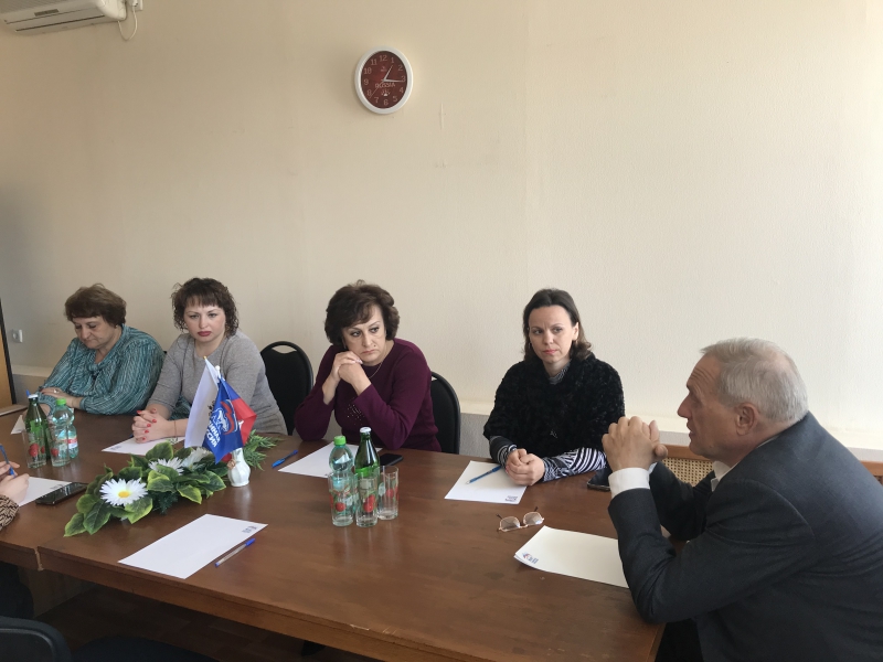 Василий Максимов обсудил с саратовской общественностью проблему привлечения медиков в районы