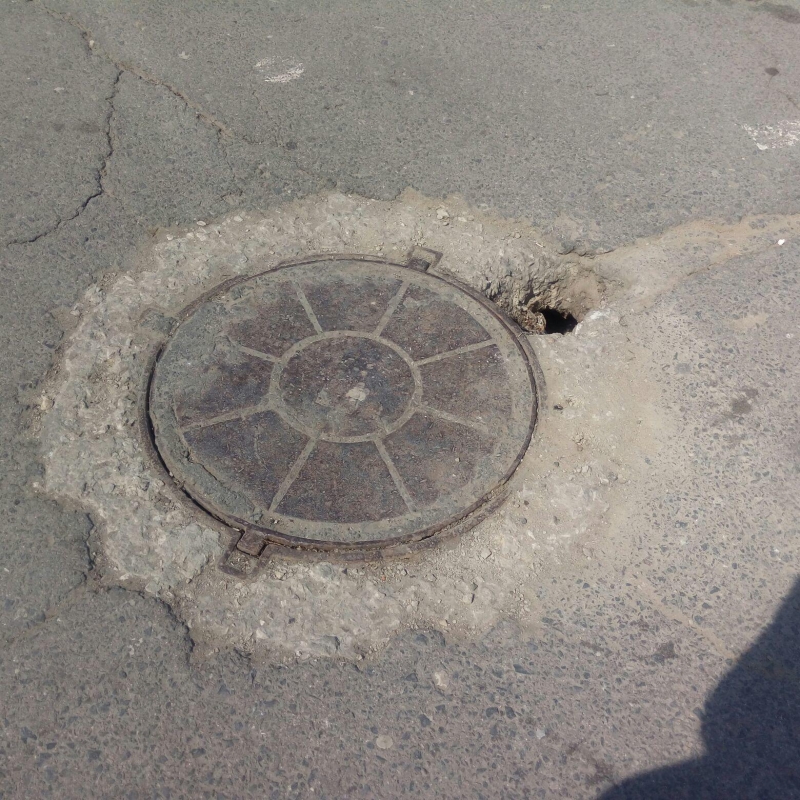 На Театральной площади образовался провал