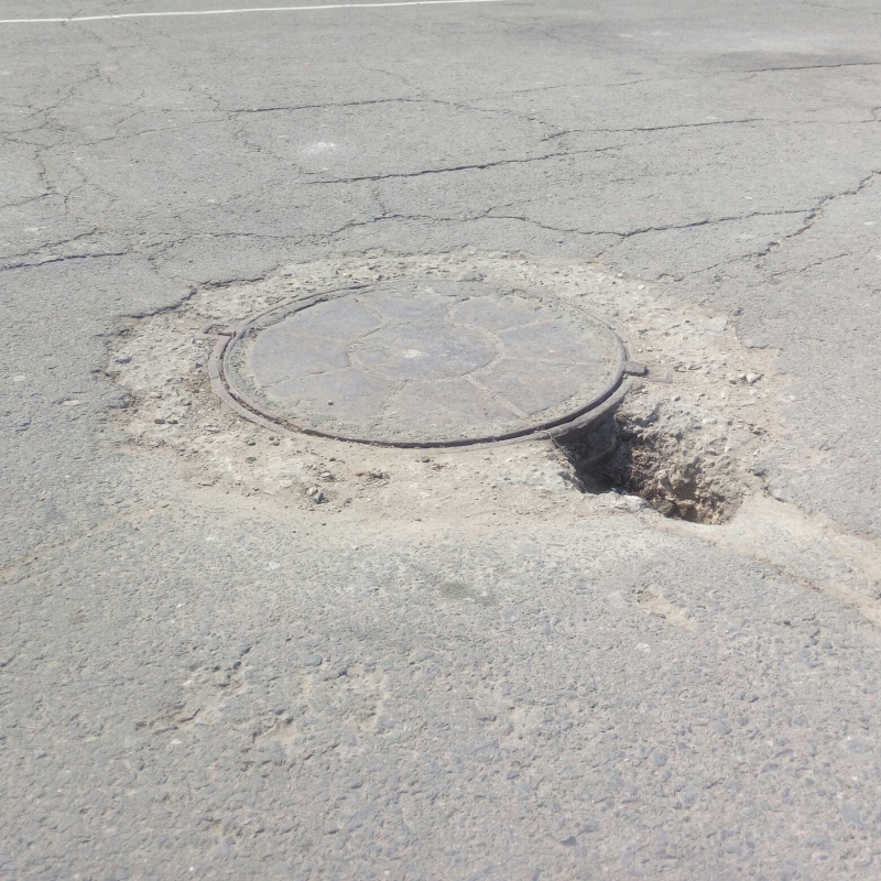 На Театральной площади образовался провал