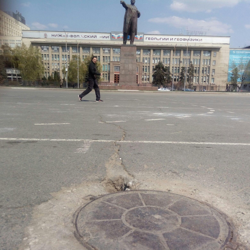 На Театральной площади образовался провал