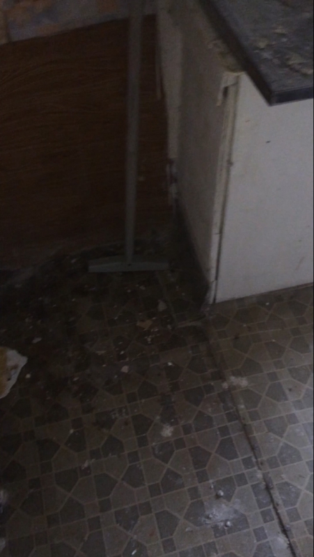 В Саратове жильцы дома-памятника пожаловались на падающие с потолка камни