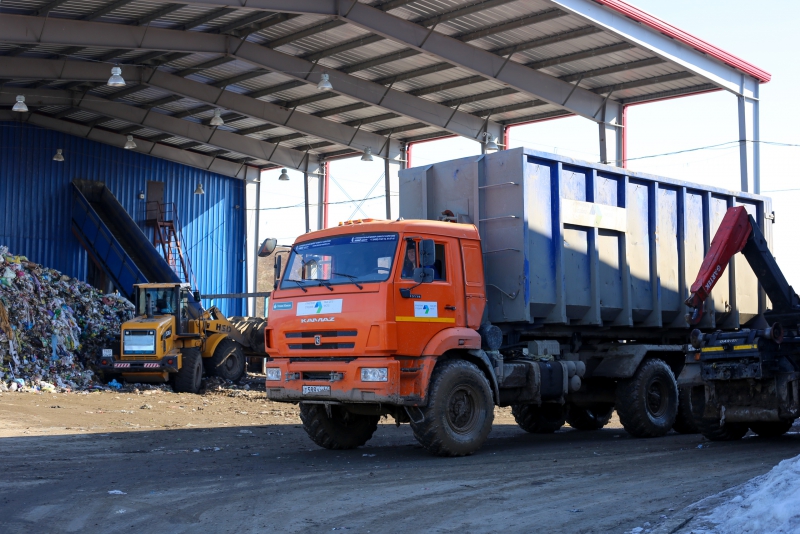 В выходные дни на улицы Саратова выйдет максимальное количество мусоровывозящей техники